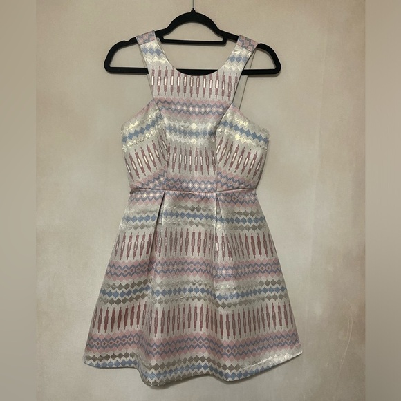 BCBG LIKE NEW pastel metallic A line peplum feminine cocktail mini dress size 2 - Picture 3 of 6